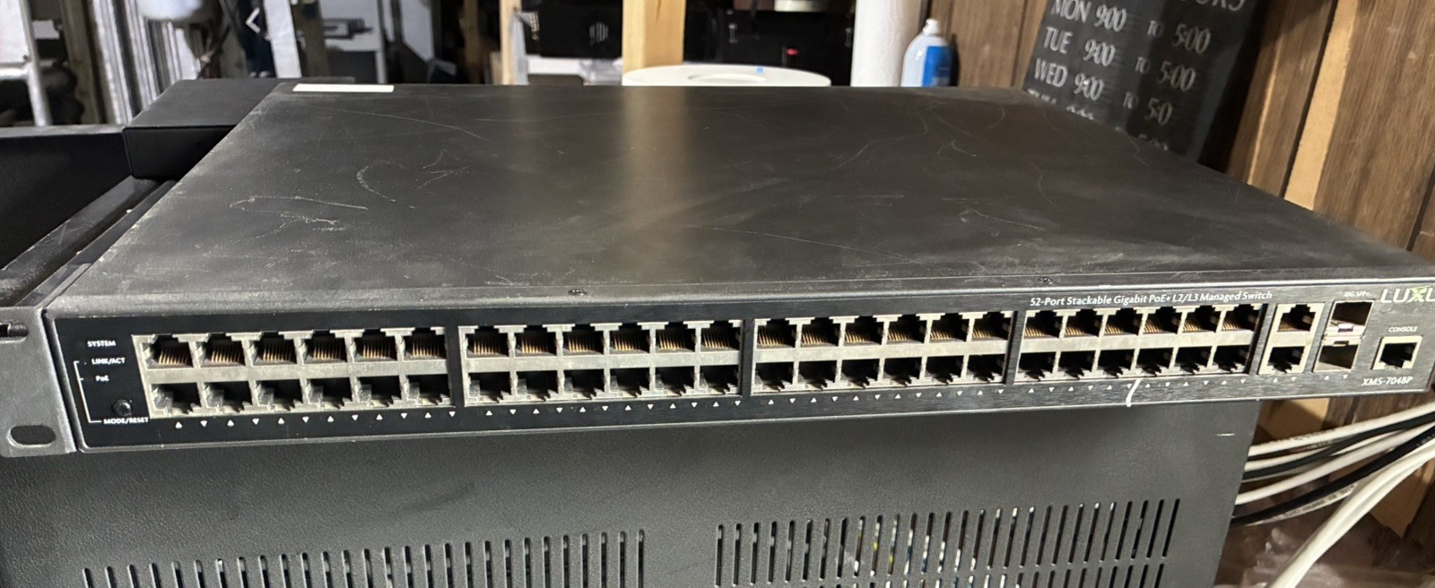 LUXUL XMS-7048P 52 Port PoE Gigabit Switch USED ALL TESTED WORKS PERFECT 