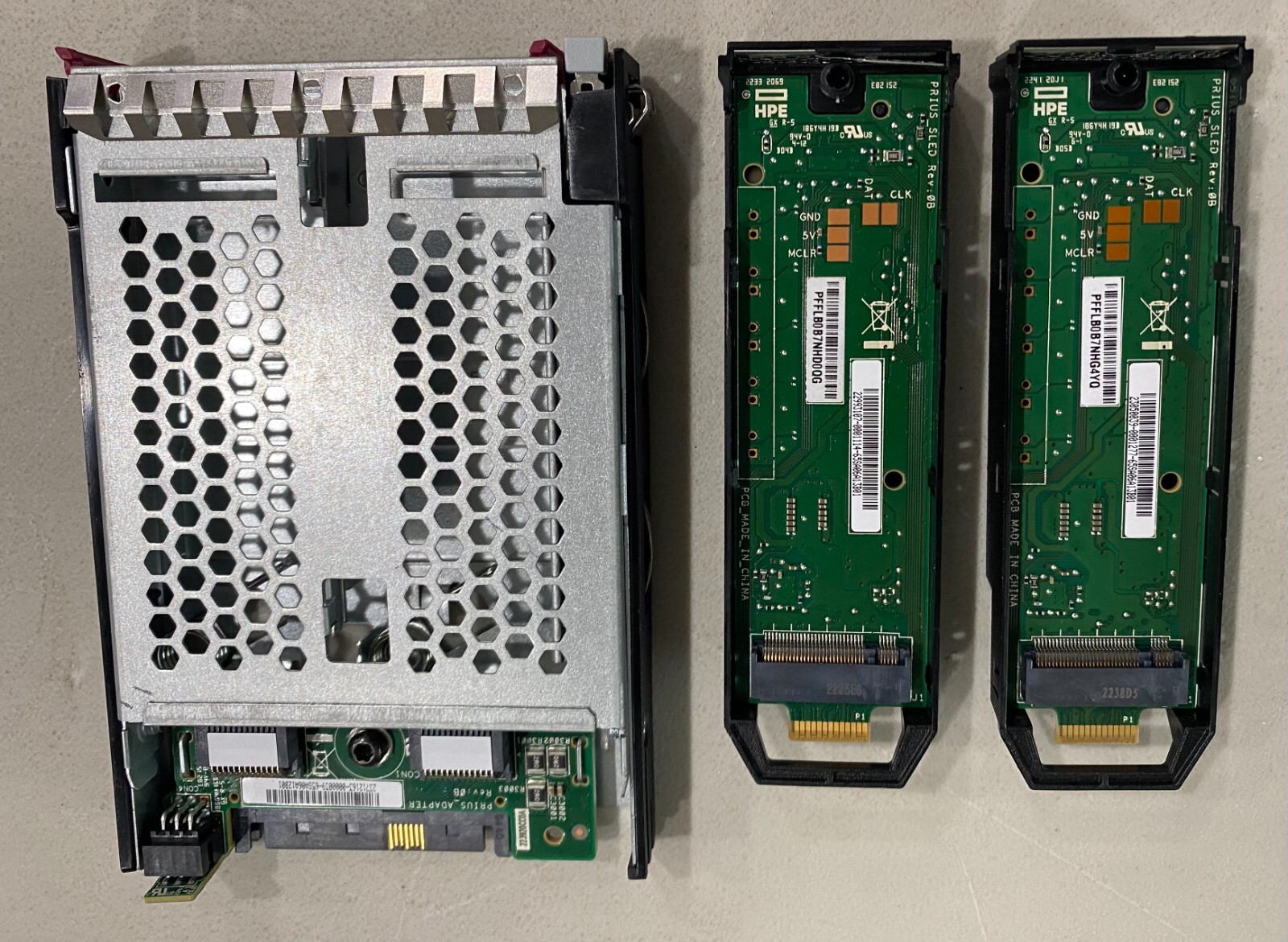 New 830452-001 Hewlett-Packard Small form factor(SFF)flash adapter w/2 SSD trays