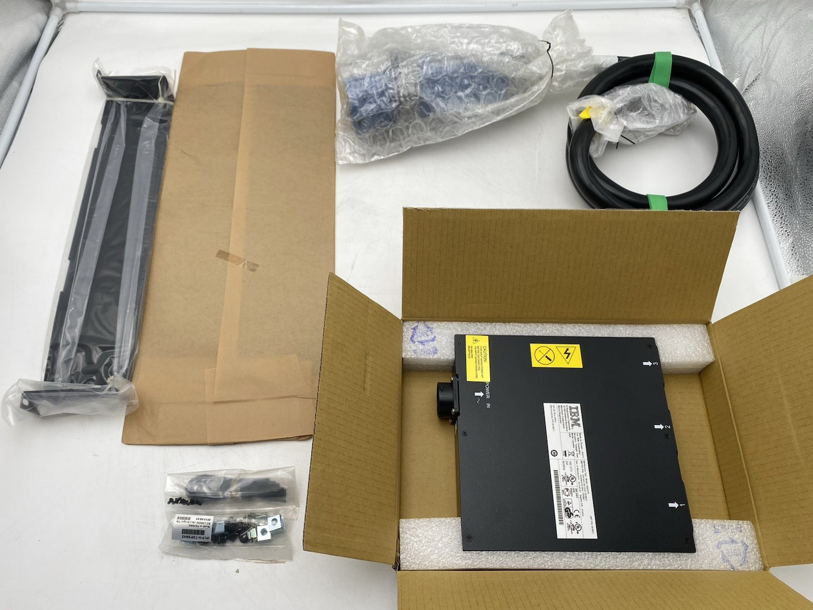 39Y8940 IBM DPI 60AMP - 250V Front End PDU Power Distribution