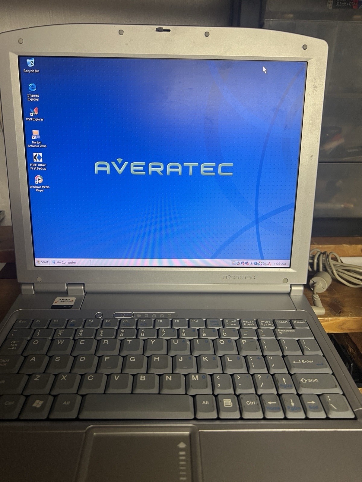 Averatec 3200 AMD Athlon XP-Mobile 256M 40gb Drive Win XP Restore Disks