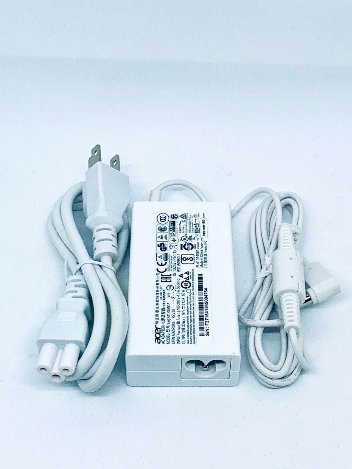 Acer Aspire R3-131T, R3-431T, R3-471T charger ac power adapter white genuine