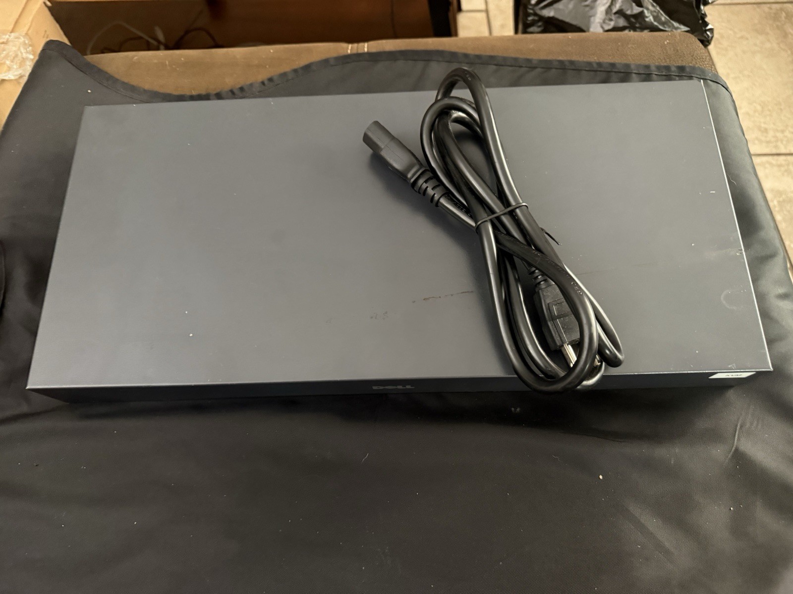 Dell 71PXP 8-PORT PS/2 KVM Switch W/ Rackmount/Cable Management. Used Good.