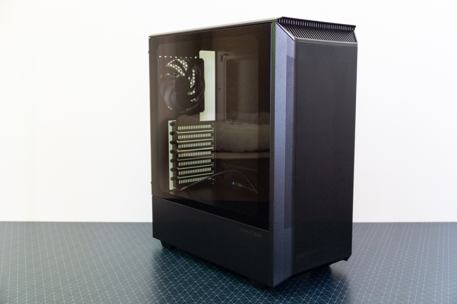 Phanteks Eclipse P300A Mesh Mid-Tower Case - Black