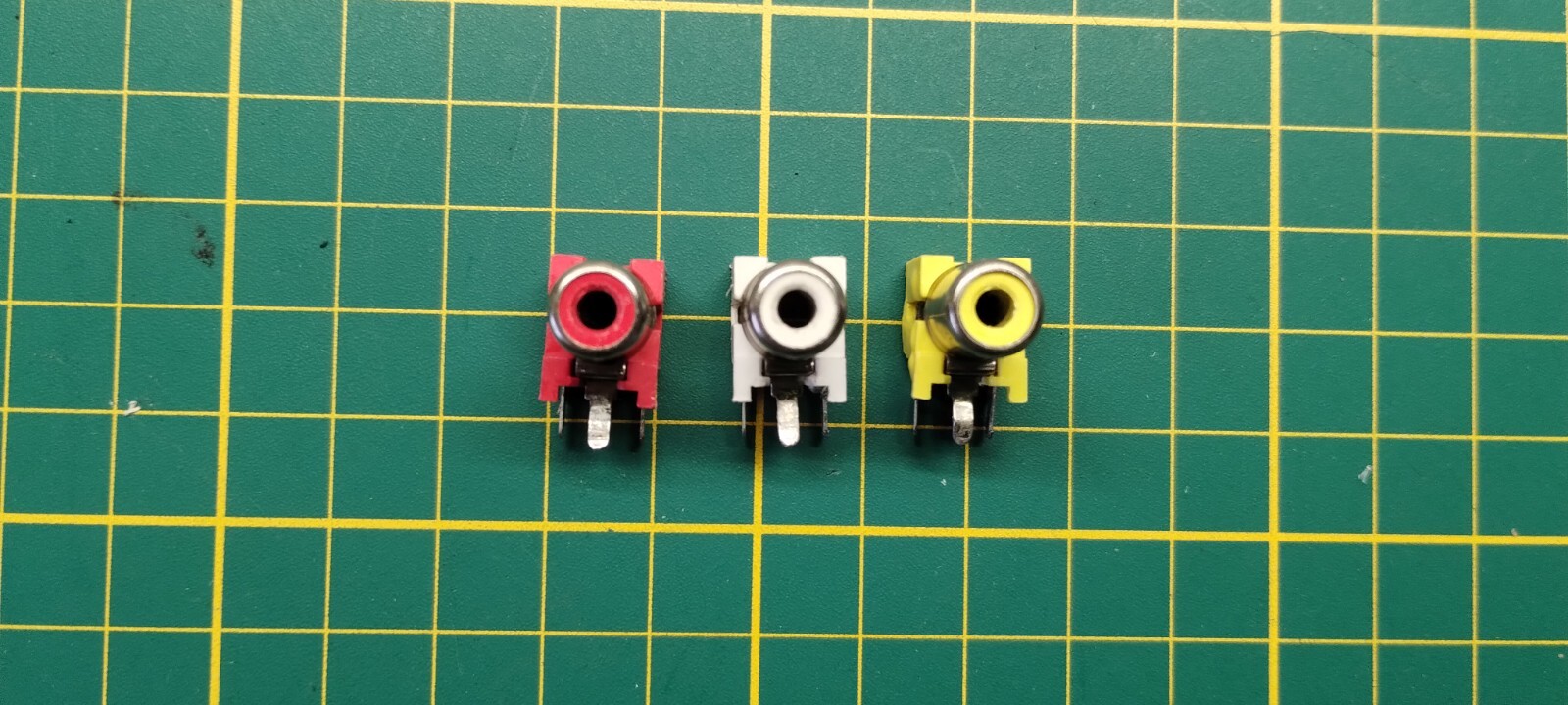 AMIGA 600 1200 3* RCA CINCH CONNECTORS TESTED WORKING