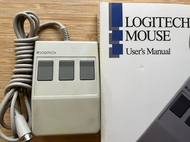 NICE: Vintage Logitech P7-3F 3-Button PS2 Ball Mouse + Manual