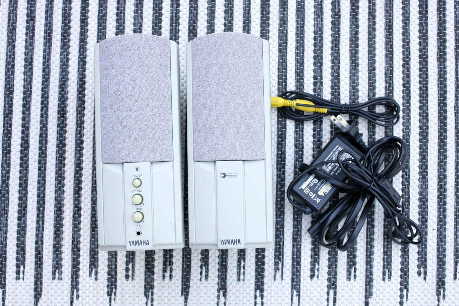 Yamaha YST-M7 Multimedia Computer Powered Speaker Pair