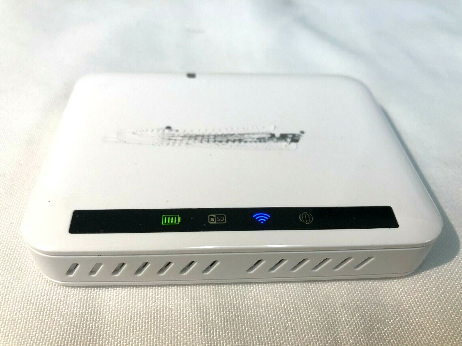 IOGEAR MediaShair Wireless Media Hub and Power Station GWFRSDU