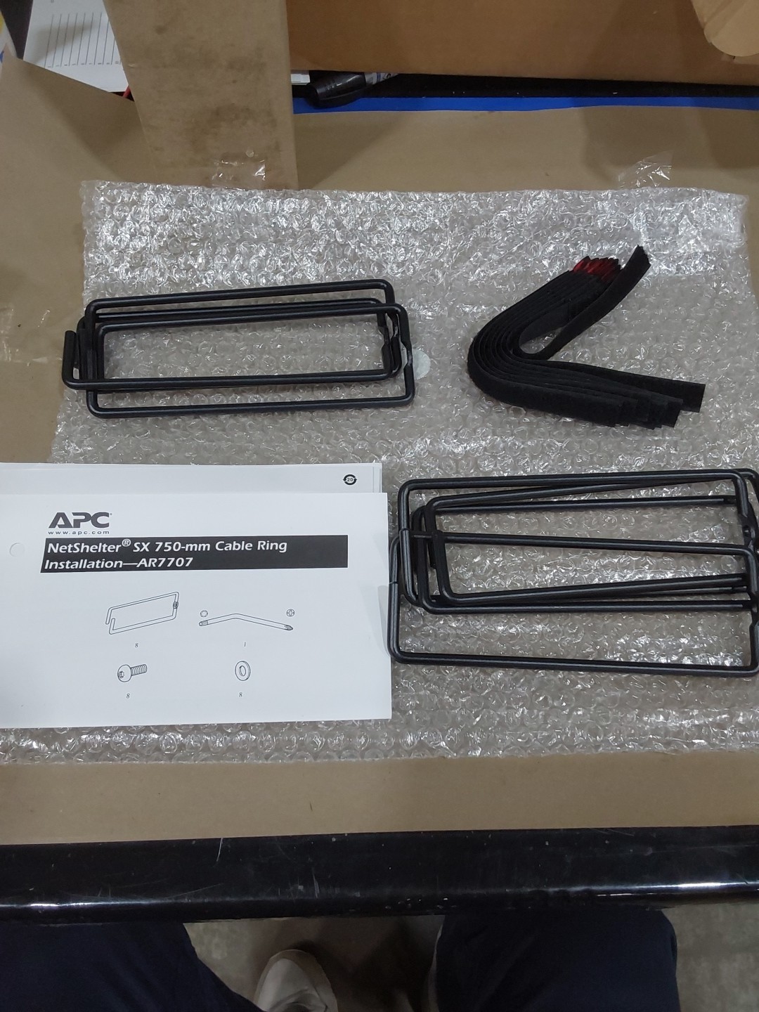 APC NetShelter SX 750MM Cable Ring Set Cable Management AR7707 NEW