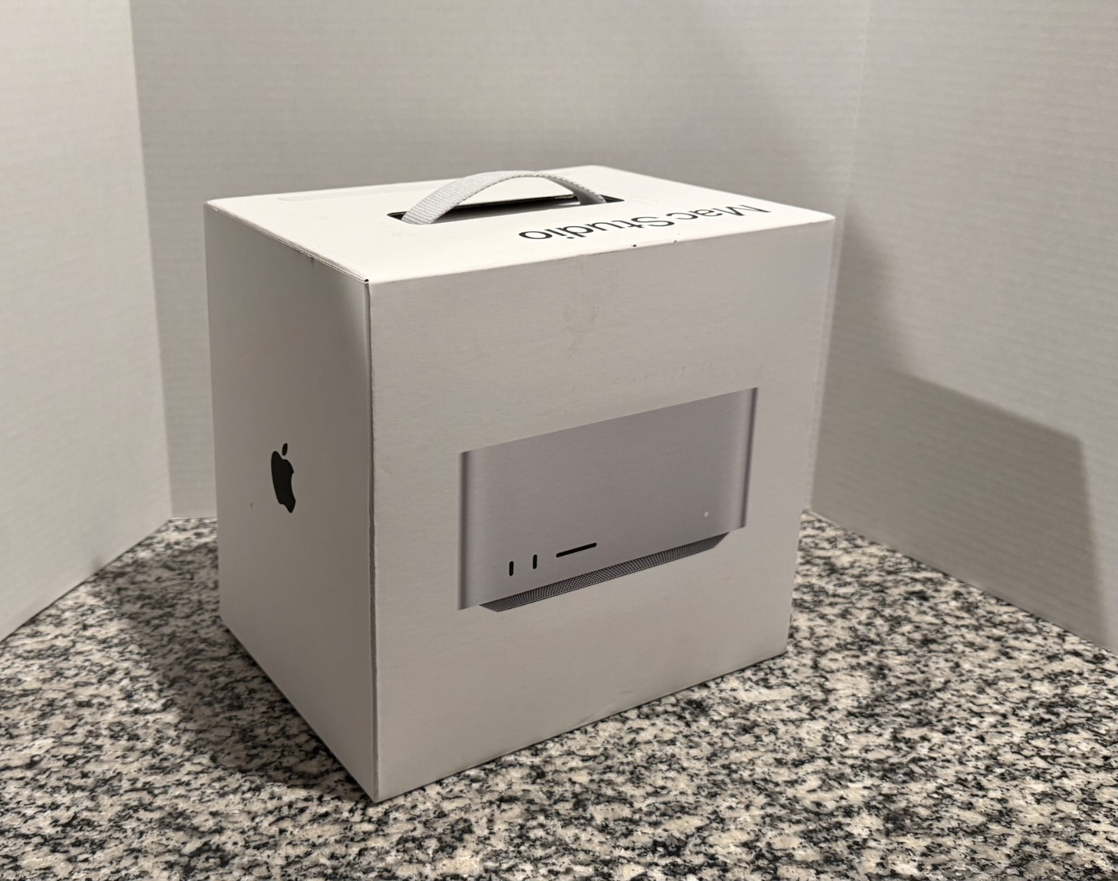 Apple Mac Studio M3 Ultra 32 Core CPU, 256 GB RAM, 1TB SSD, High Rated US Seller