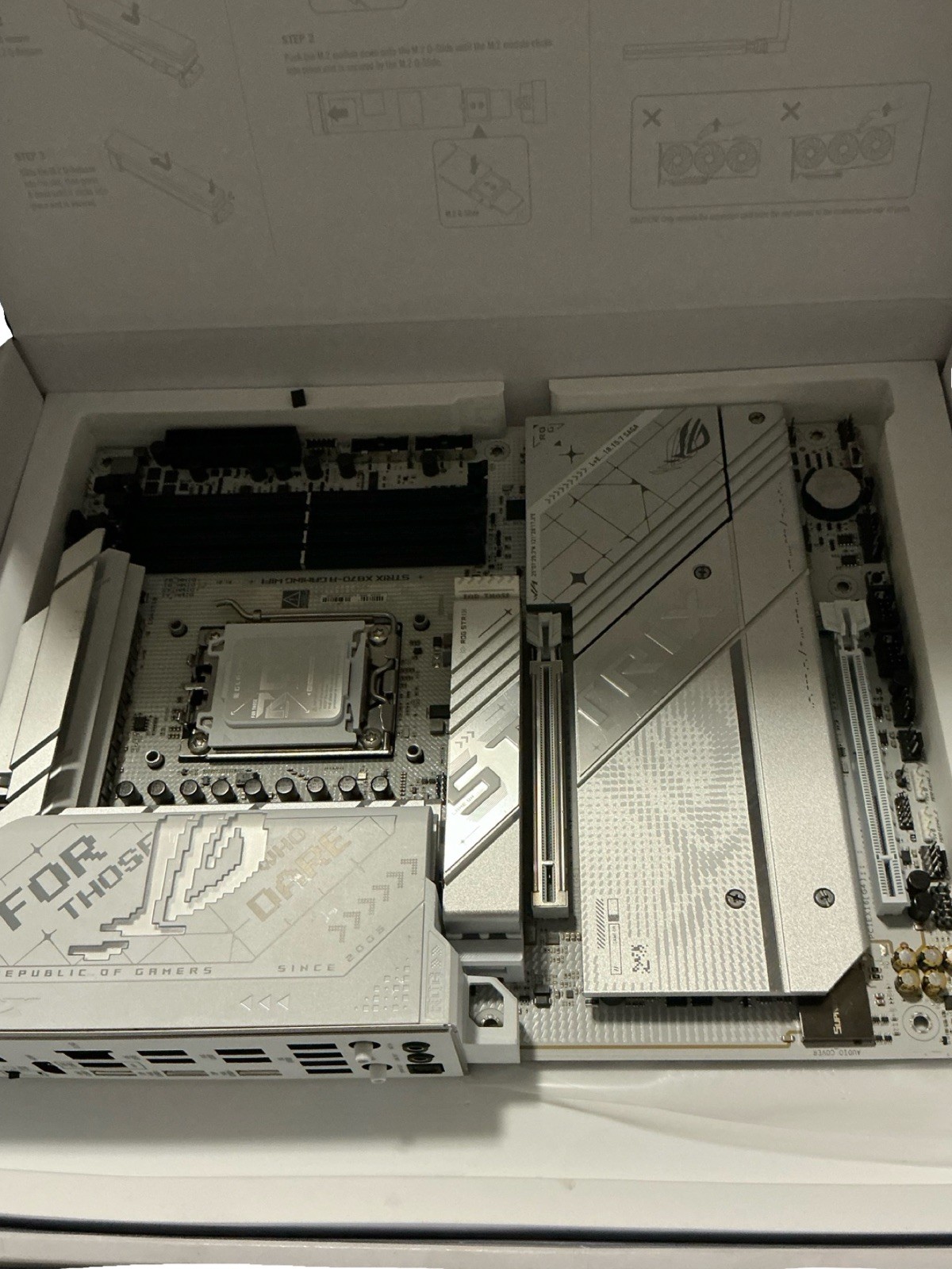 ASUS ROG CROSSHAIR X870E GLACIAL Support AMD Ryzen 9000 /8000 /7000 Series CPU