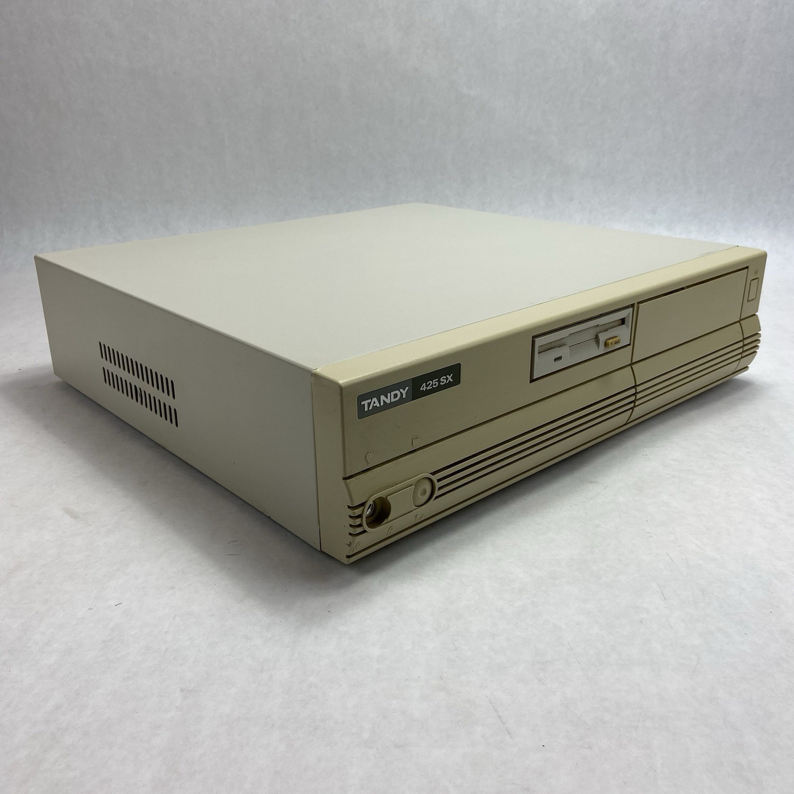 Tandy 425 SX DT Intel 80486SX + 487SX 25MHz 8MB RAM No HDD No OS Bad Batt Tested