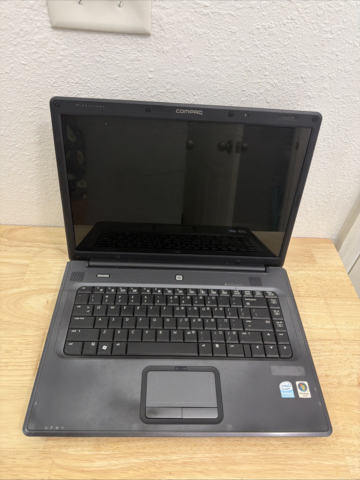 Compaq Presario C700 Laptop - Intel Pentium T2390 - 2GB RAM - NO HDD/OS - READ