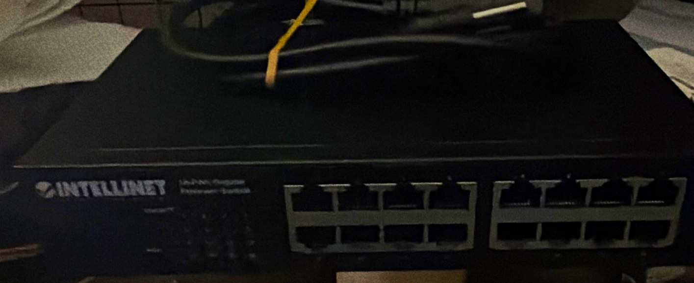 Intellinet 16-Port Gigabit Ethernet Switch Unmanaged Rack-Mount RJ-45