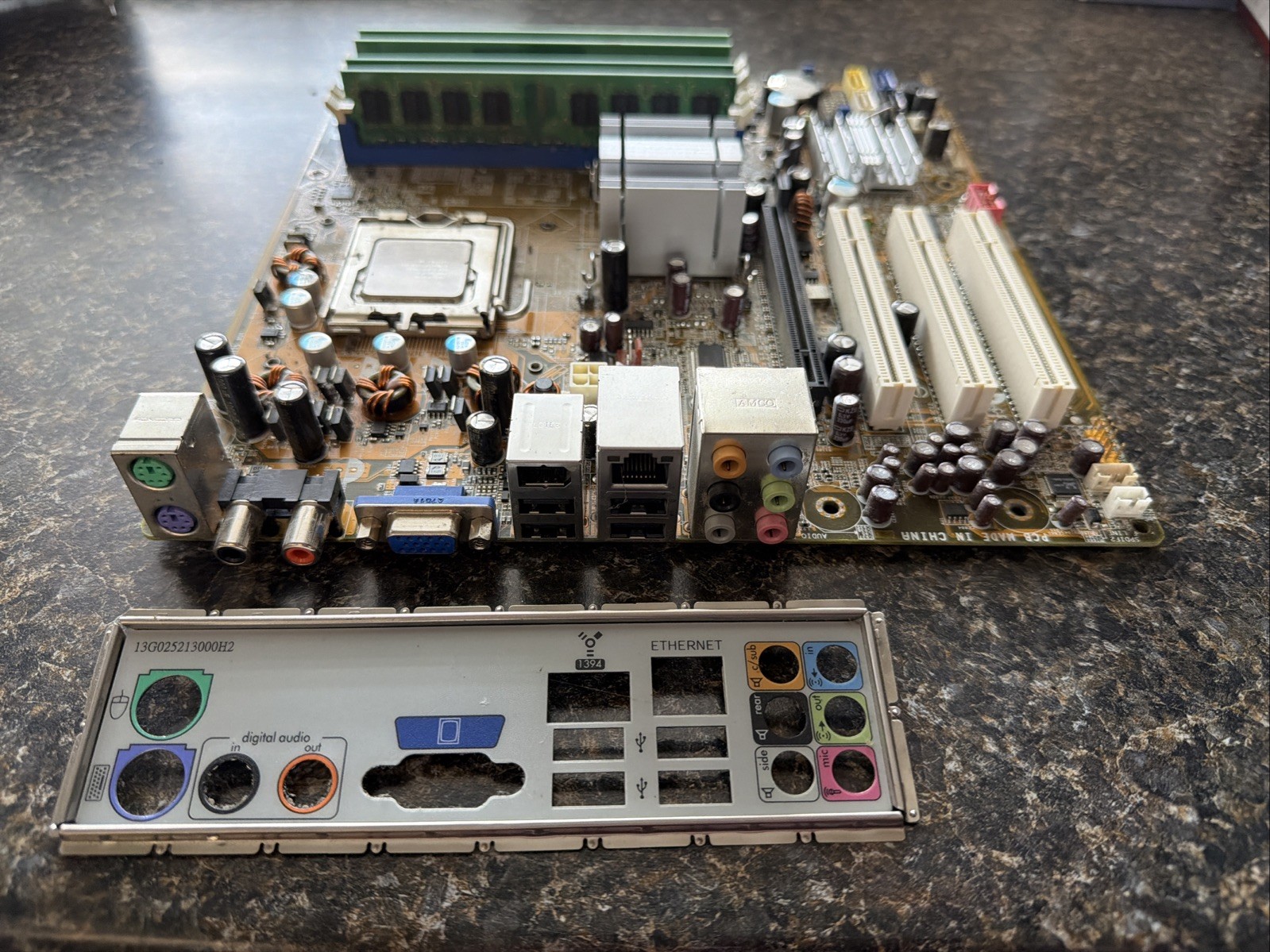 ASUS P5LP-LE System / Mother Board Intel Pentium D 2.80GHz 4GB RAM w/ I/O Shield
