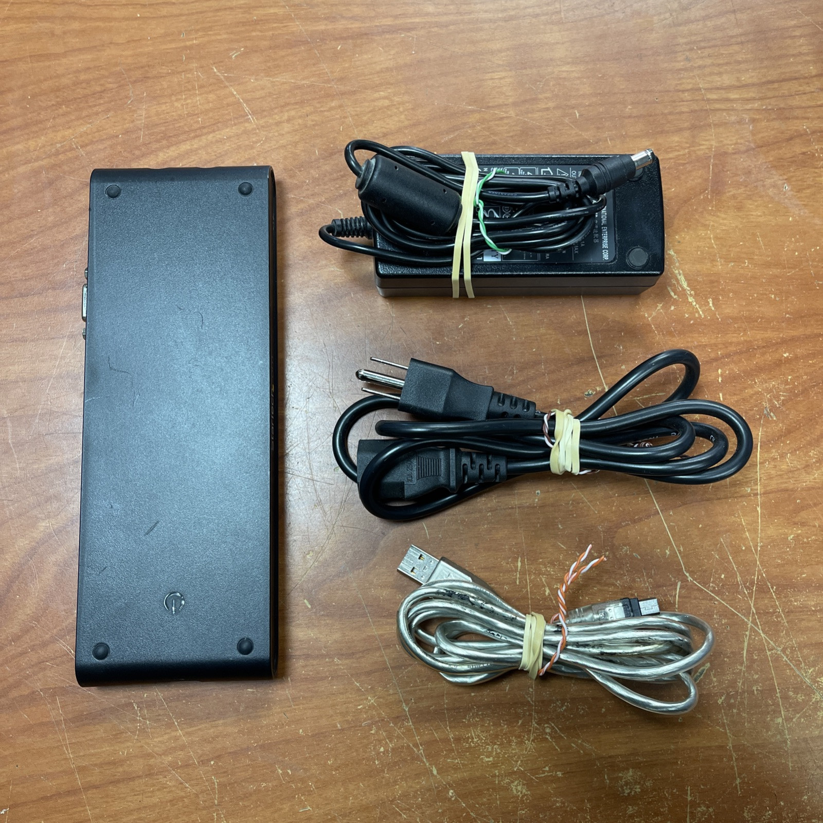 StarTech.com USBVGADOCK2 Universal Laptop USB Docking Station - Tested