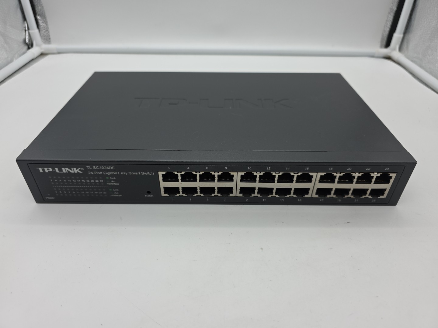 TP-Link 24-Port Gigabit Easy Smart Switch V7 24 RJ-45 Ports 48Gbps L2 Managed