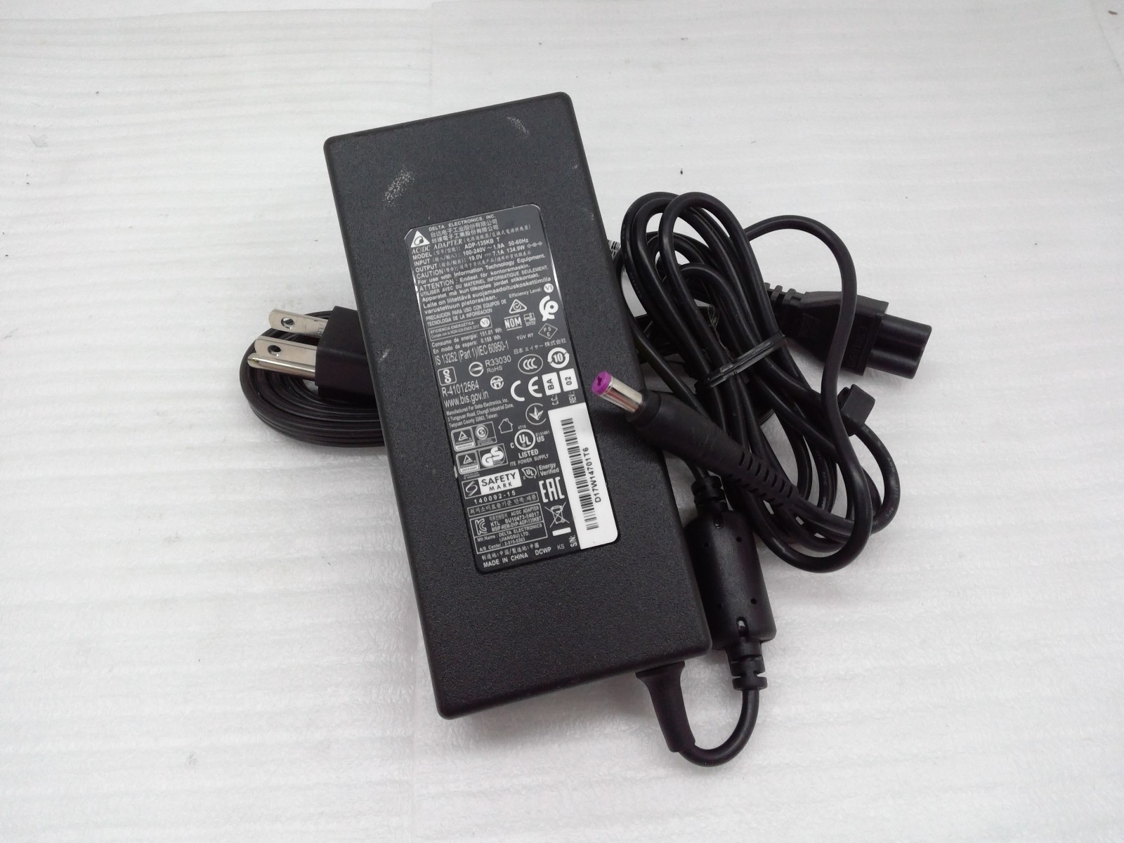 Genuine Delta 19V 7.1A 135W ADP-135KB T For Acer NITRO XV3 Series XV273K Adapter