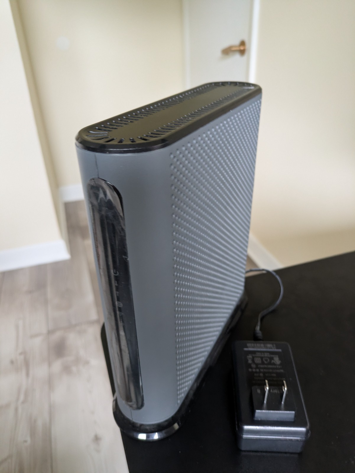 Motorola MG7700 24x8 DOCSIS 3.0 AC1900 Dual-Band Cable Modem WiFi Router