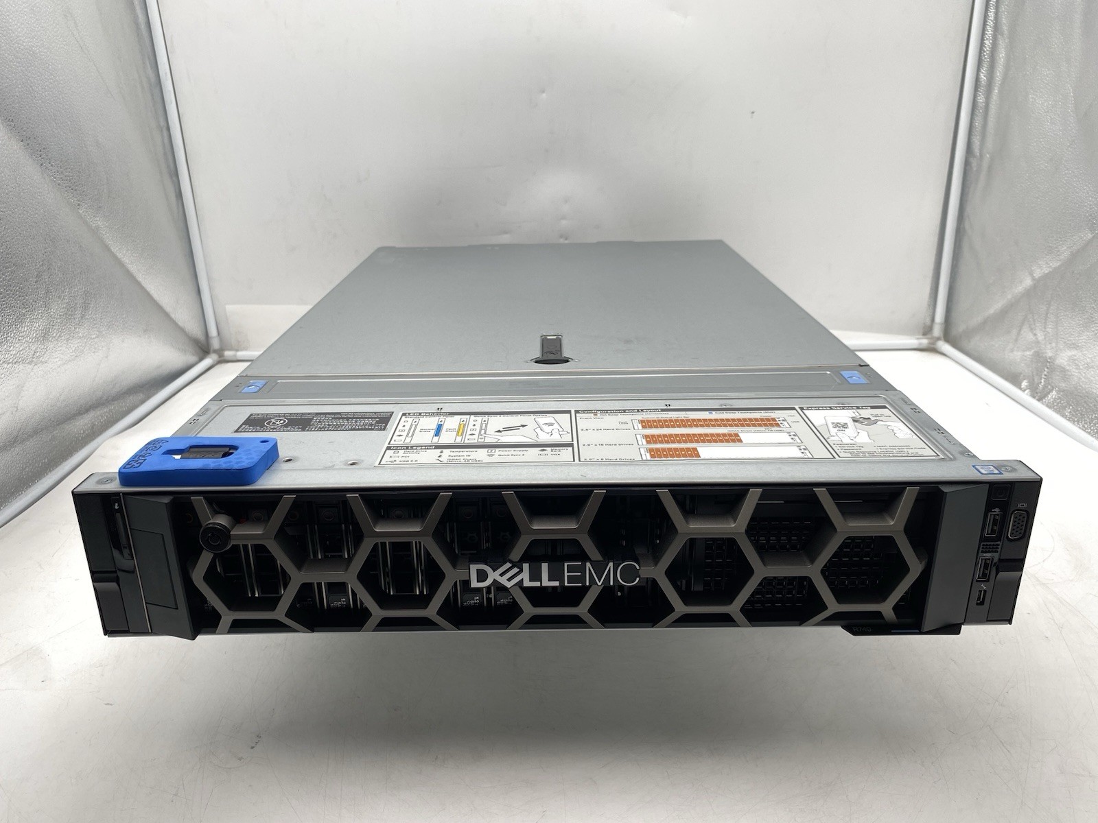 Dell EMCPowerEdge R740 2x Silver 4112 260Ghz 64GB 2X600GB 9x 12TB HDD No G2U