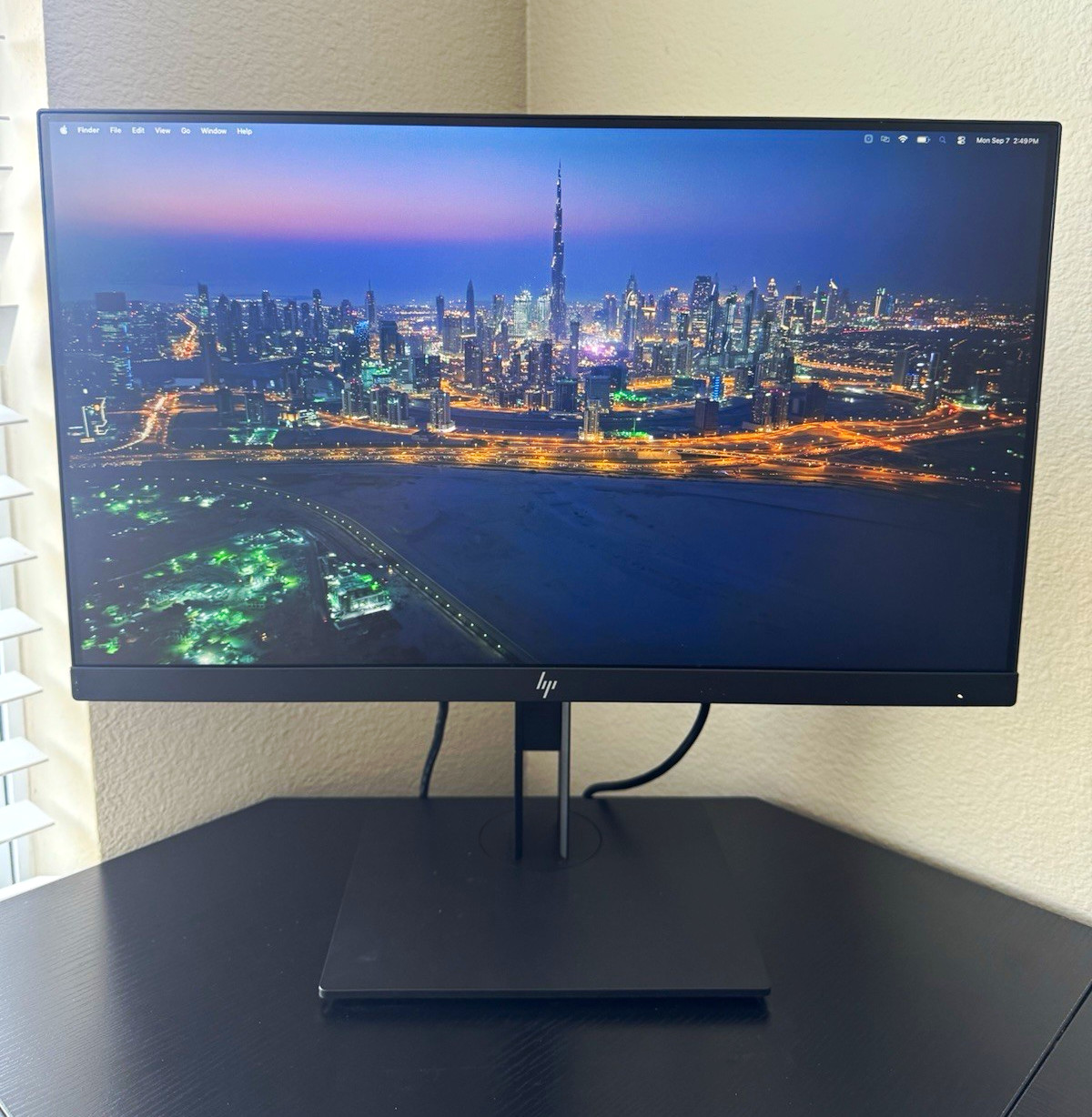 HP Z22n G2 21.5" LCD FHD 16:9 Monitor HDMI DisplayPort VGA Black
