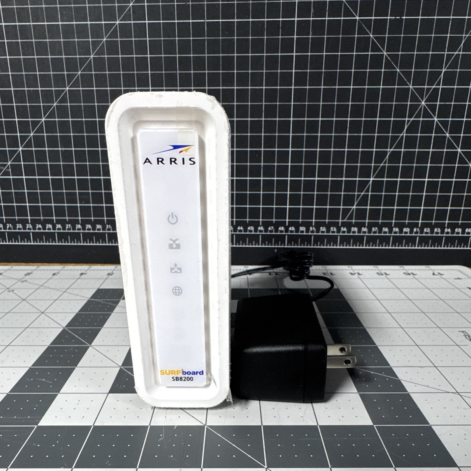 ARRIS SURFboard SB8200 DOCSIS 3.1 Cable Modem Dual Ethernet 1.4Gbps White