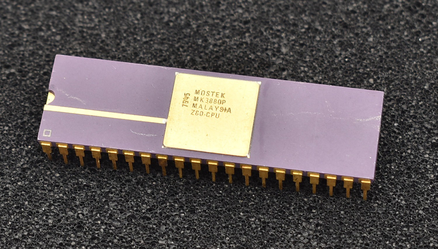Vintage Z80 CPU Gold MOSTEK Purple Ceramic IC MK3880P Chip NOS
