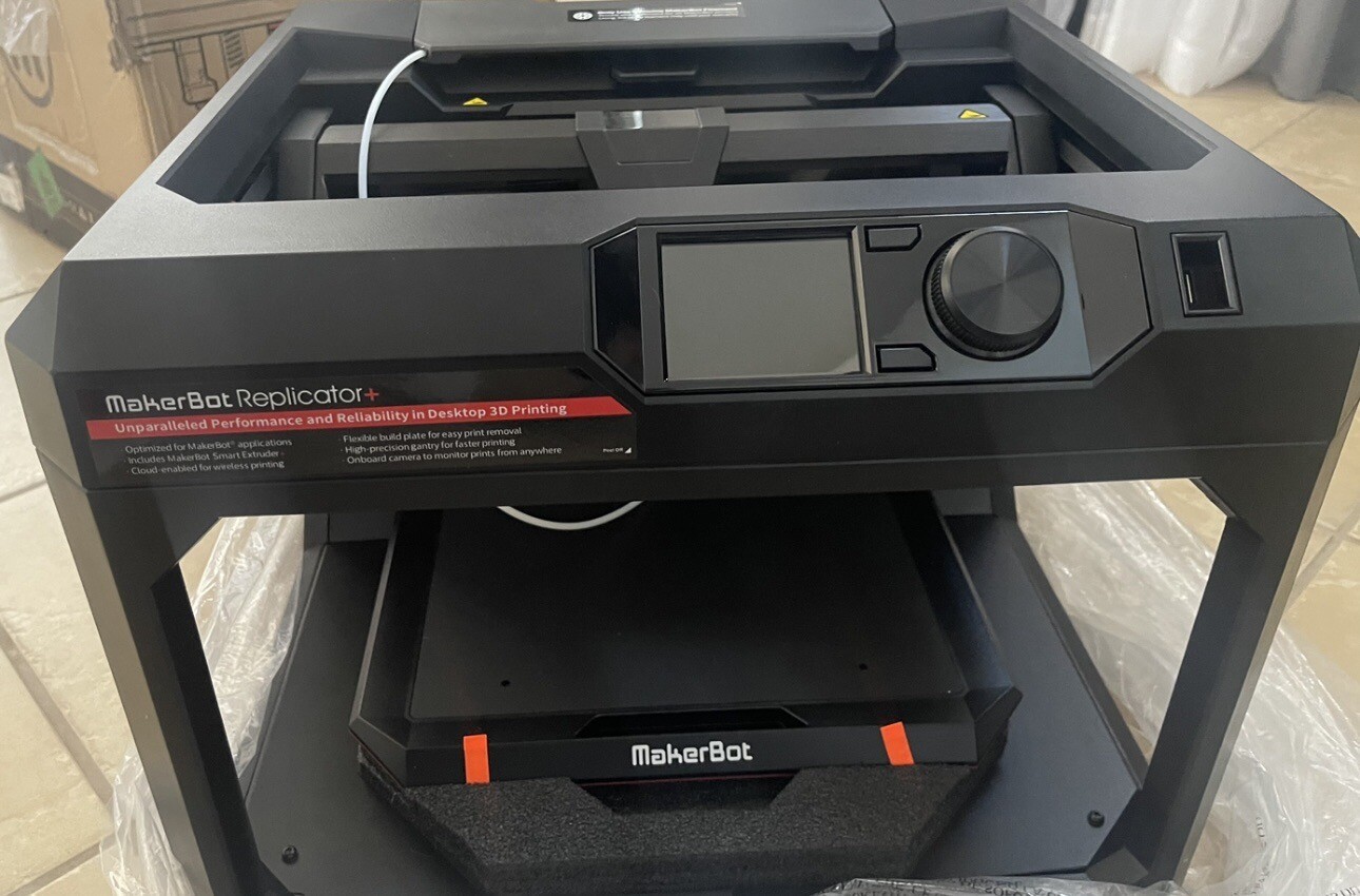MAKERBOT MP05825 Replicator Desktop 3D Printer