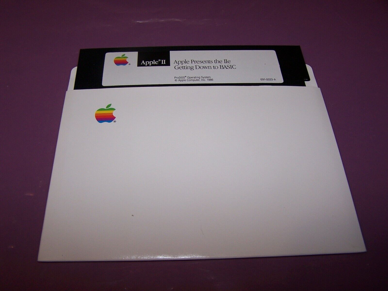 Apple Presents The IIe Getting Down To BASIC  P/N 091-00333-A