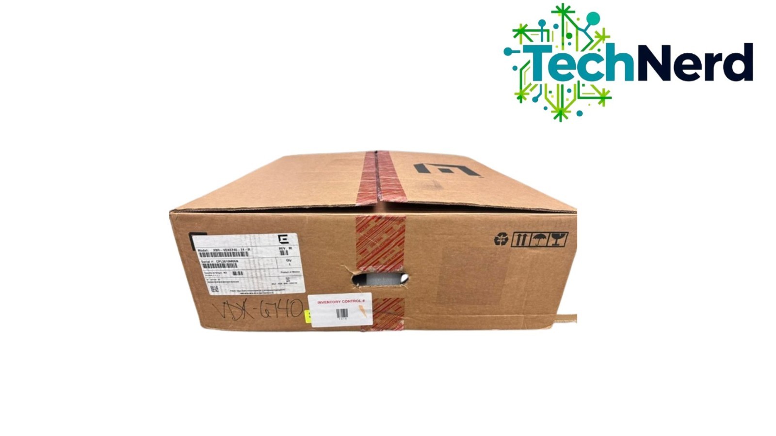 XBR-VDX6740-24-R Extreme 6740 24x1/10GbE SFP+ 4x40GbE QSFP+ Switch