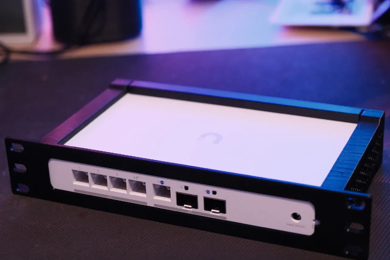 Ubiquiti UniFi UCG-Fiber 10-Inch Rack Mount Bracket Server Network Gateway