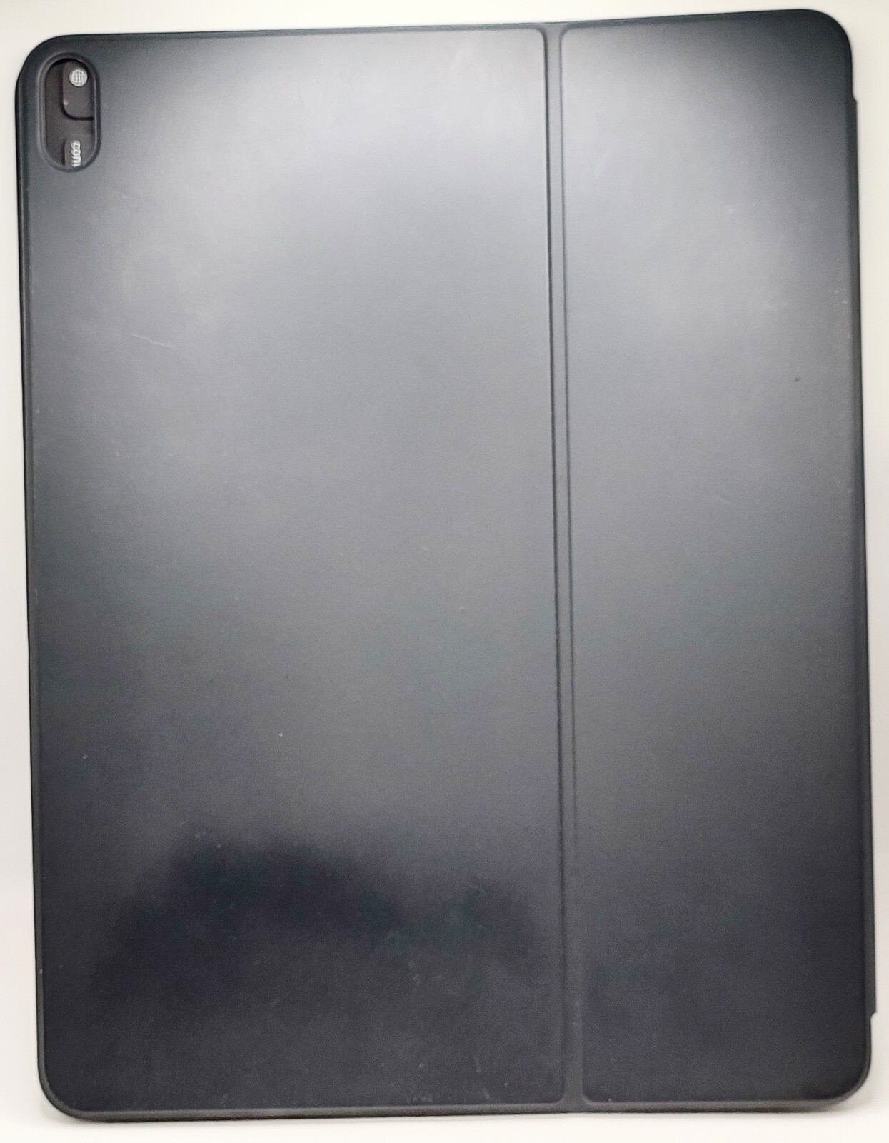 BLACK APPLE I PAD MAGNETIC CASE WITH KEYBOARD AND CAMERA HOLE  