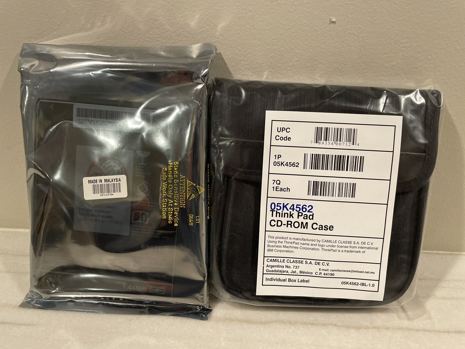 IBM 08K9606 TP Removable Diskette DRIVE 1.44 T22 With CD-ROM Case.