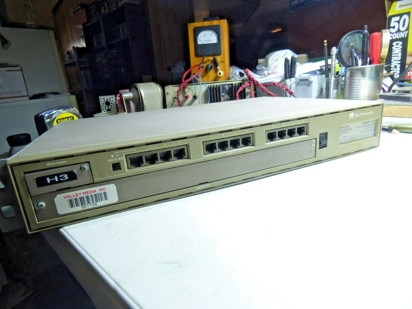 Bay Networks BayStack 100Base-T Hub (Added feature a power switch)