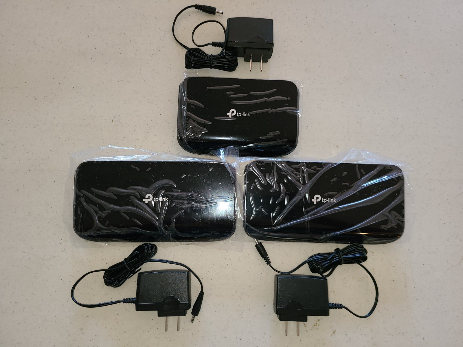 2 TP-LINK TL-SG1008D 8-Port + 1 TP-Link TL-SG1005D 5-Port External Switchs