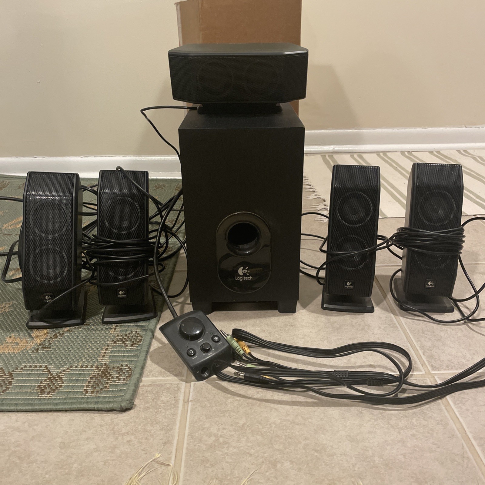Logitech X-540 5.1 Surround Sound Speakers Subwoofer  Satellite