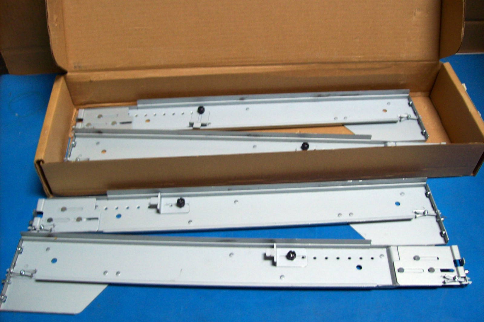 HP 302465-001 ACCESSORIES RACK MOUNTING KIT STORAGEWORKS