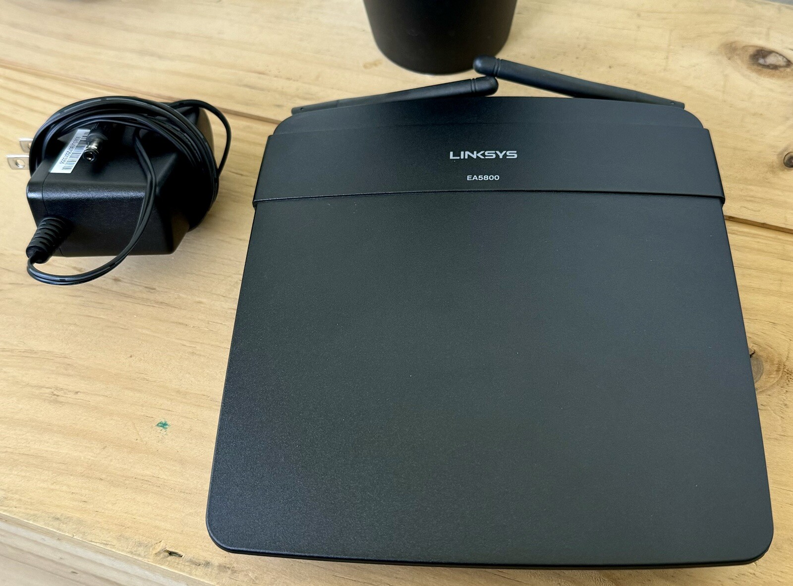 LN Linksys EA5800 AC1000 Dual-Band Fast Ethernet USB 2.0 Wi-Fi Wireless Router