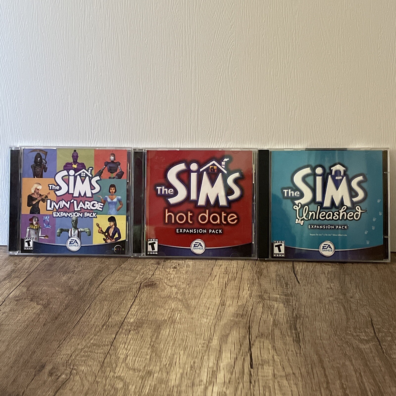 The Sims PC Game Unleashed, Hot Date & Livin’ Large Expansion Packs Pre-owned