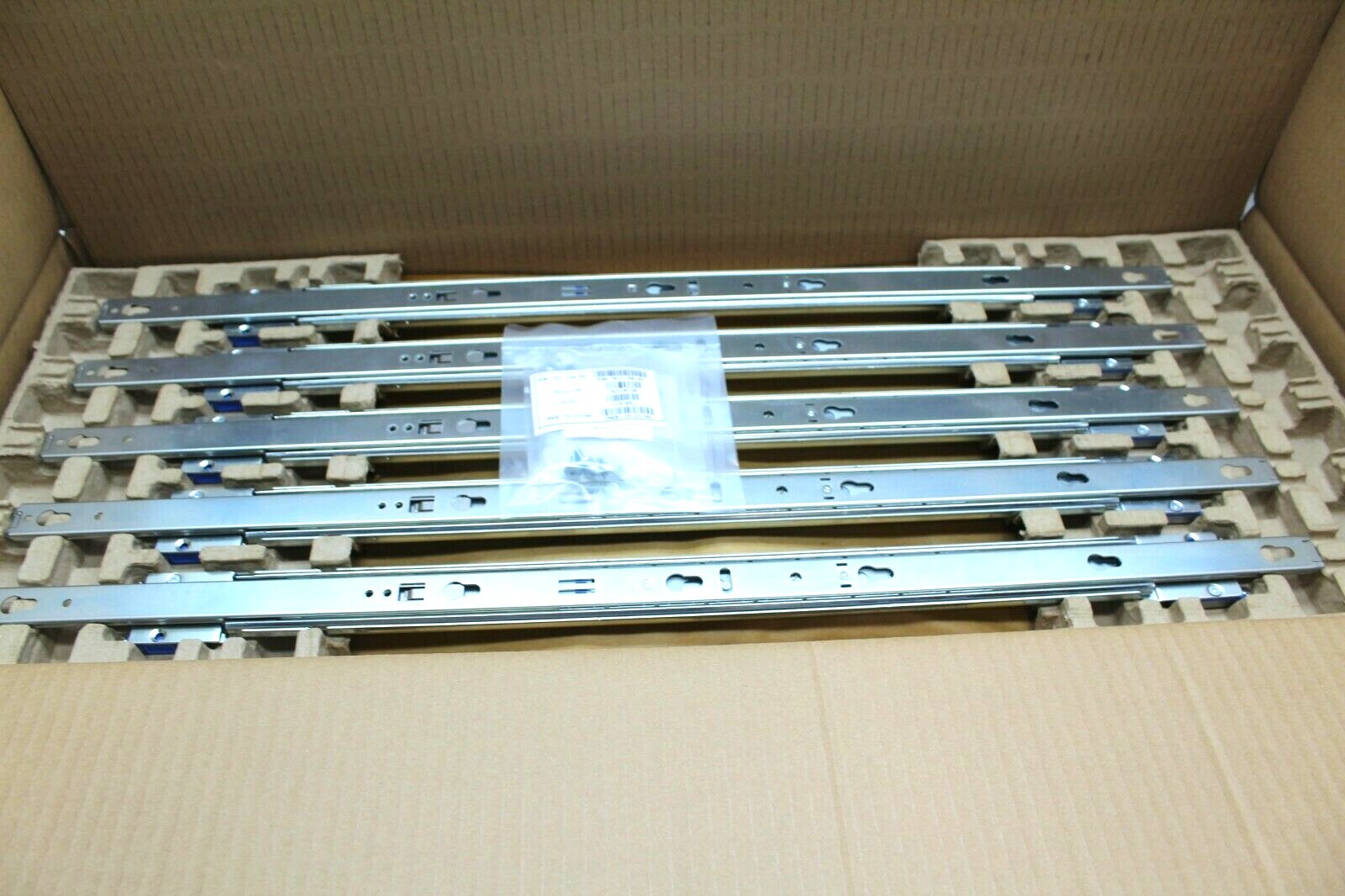 Dell EMC VNX Series (Select 1U/2U controllers or companion nodes) Rail Kit 5pc