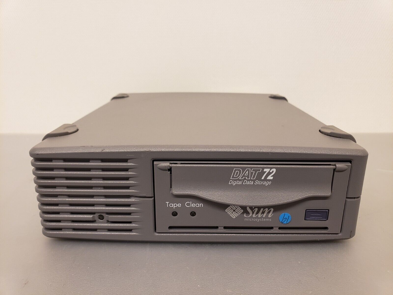 Sun 380-1323 Dat72 36/72GB 4mm SCSI LVD DAT External Optical Tape Drive