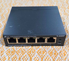 TP-Link TL-SG605P 5-Port Gigabit RJ-45 Unmanaged L2 Switch, 4-Port PoE+ picture
