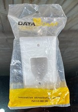 DATACOMM ELECTRONICS 45-0001-WH 1-Gang Recessed Low Voltage Cable Plate (White) picture