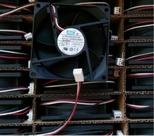 1pcs AVC DF0802512SEMN 8025 8cm DC12V 0.13A 3pin picture