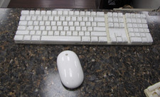 Vintage Apple A1016 Wireless Keyboard & Apple A1197 Mouse - White picture