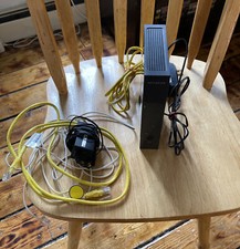 NETGEAR WNR2000 v4 4-Port Wireless N300 Router - AC/DC power adapter - bundle picture