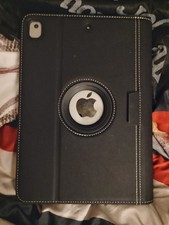 Apple iPad Silver Tablet Series with Targus Case Model THZ634GL-52 bundled picture