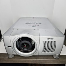 Sanyo PLC-XF35NL XGA Large Venue Projector PRO xtraX Multiverse W/ Travel Case picture