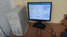 Vintage Dell Dimension 4100 Retro Desktop Computer Intel Pentium 733 MHz Boots picture
