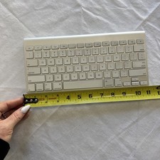Genuine Apple A1314 Magic Wireless Keyboard Aluminum Silver White Tested picture