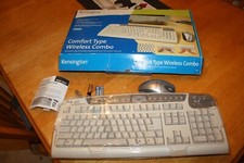 Kensington 64353 Comfort Type Wireless Keyboard and Mouse Combo picture